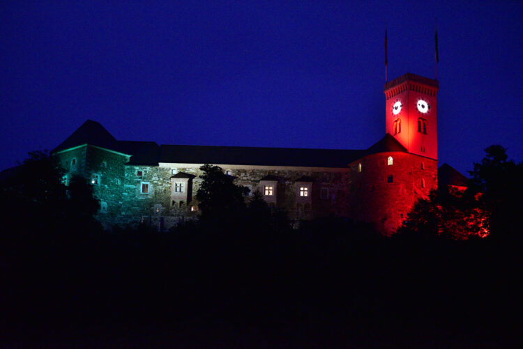 Ljubljanski grad v barvah Palestinske zastave