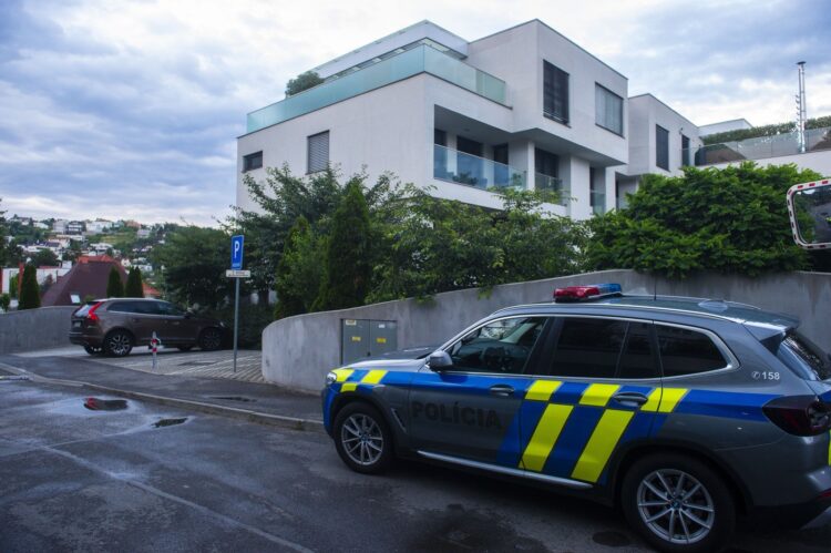 Policijsko varovanje pred domom slovaškega premierja