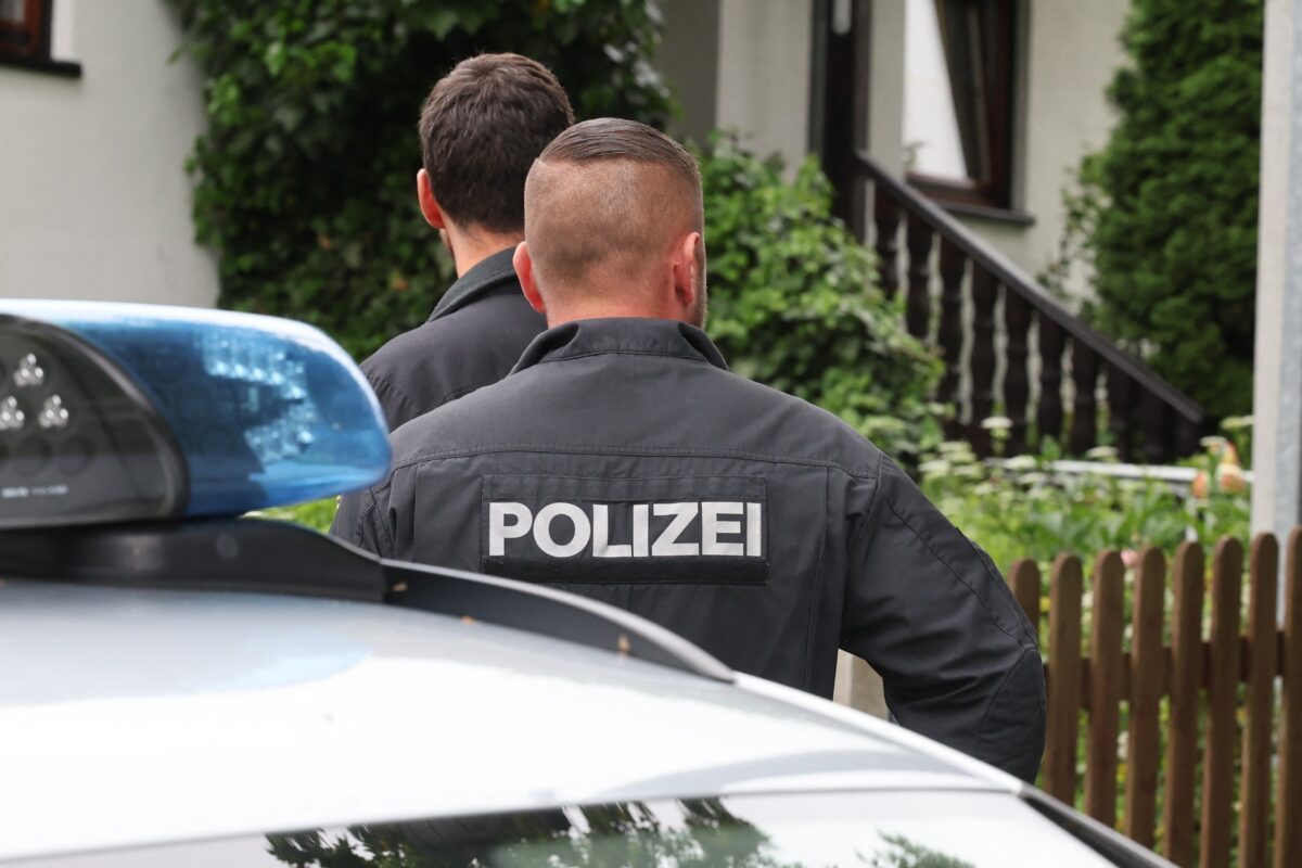 Nemčijo pretresa družinska tragedija: 28-letnik naj bi ubil mamo in stare starše