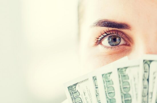 ženaka, skrivanje, dolarji, denar