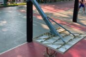 Vandalizem na košarkarskem igrišču v Tivoliju