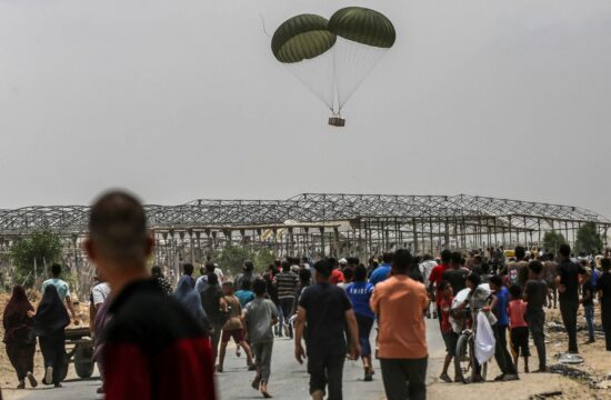 Humanitarna pomoč iz zraka v Gazi