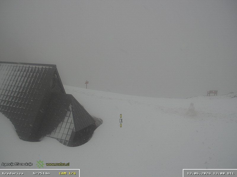 Na Kredarici zapadel junijski sneg