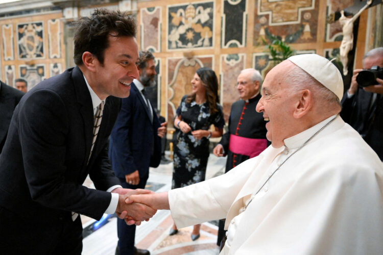 Papež sprejema komike