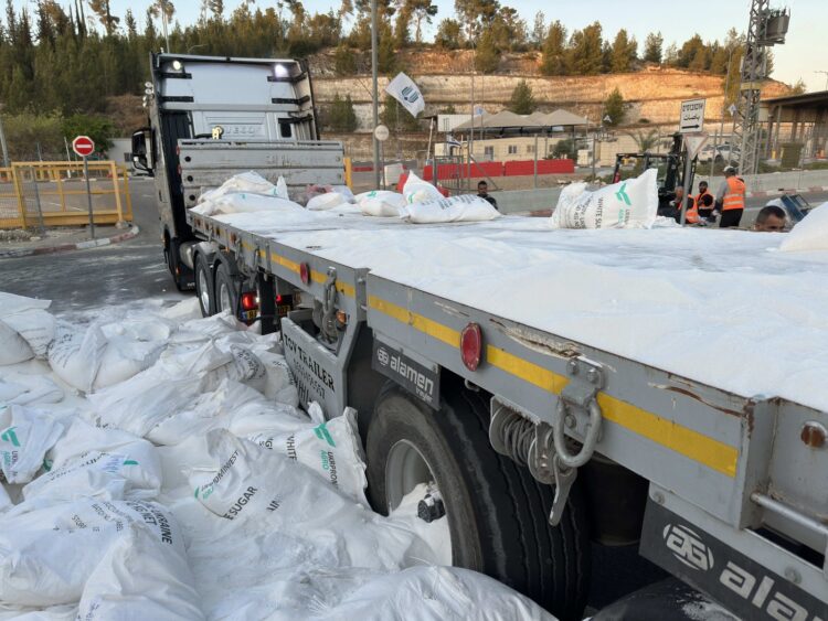 Konvoj s humanitarno pomočjo, ki so ga na Zahodnem bregu napadli izraelski skrajneži