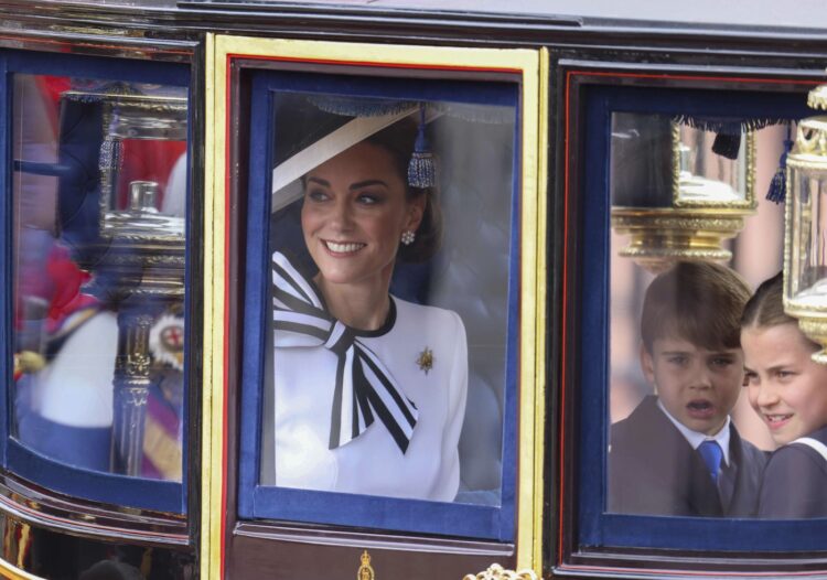 Princesa Kate po pol leta v javnosti