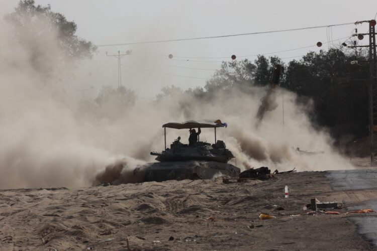 Izraelski tanki ob meji med Gazo in Izraelom