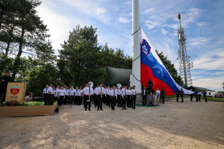 Dvig zastave Republike Slovenije na najvišji drog v SLoveniji