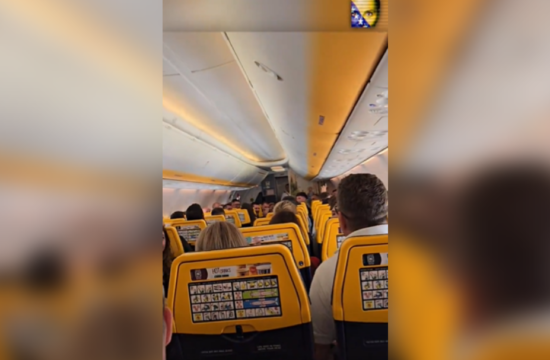 Prizor s fantovščine na letu iz Nemčije v BiH razdelil splet: “Kakšen šov …”