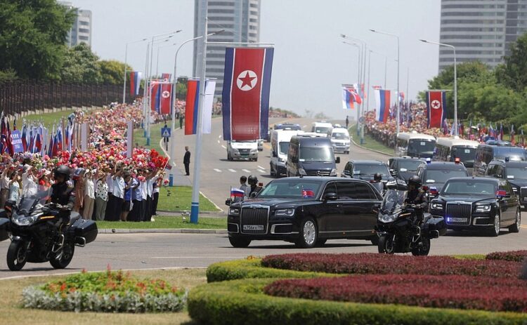 predsednik Rusije Vladimir Putin obiskal Severno Korejo in se dobil s Kim Džong Unom