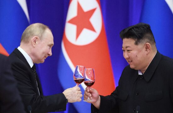 predsednik Rusije Vladimir Putin obiskal Severno Korejo in se dobil s Kim Džong Unom
