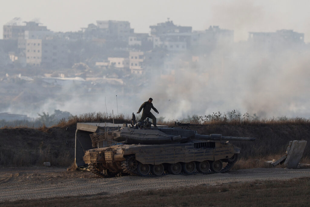 Izraelski tankist ob meji z Gazo