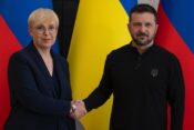 Ukrajinski predsednik Volodimir Zelenski in predsednica republike Nataša Pirc Musar v Ukrajini