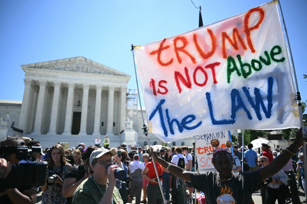 Protestniki pred ameriškim vrhovnim sodiščem 