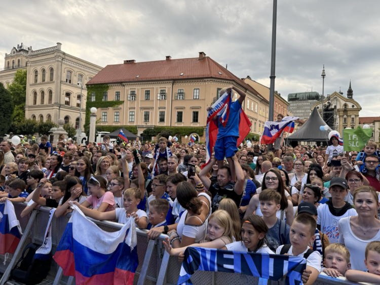 Sprejem slovenske nogometne reprezentance v Ljubljani