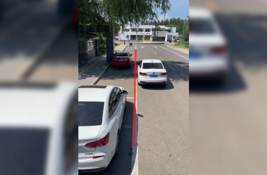 Trik, ki olajša življenje: bočno parkiranje je lahko tudi enostavno (VIDEO)