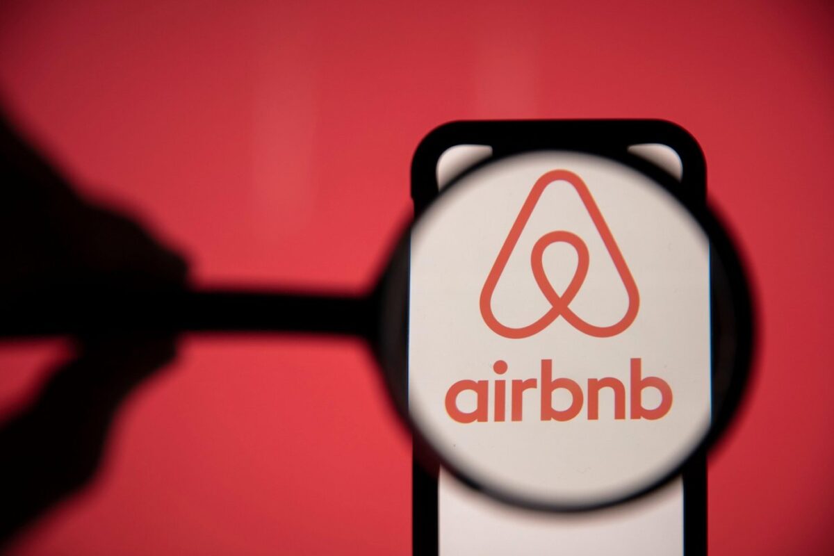 Kako si Airbnb prizadeva, da bi problem skritih kamer ostal čim bolj skrit