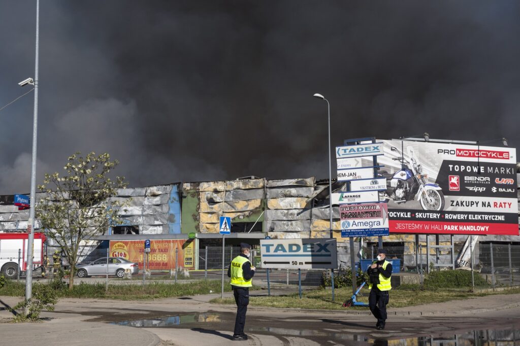 požig največjega nakupovalnega centra v Varšavi
