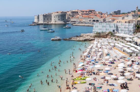 Dubrovnik, Hrvaška, plaža, kopalci