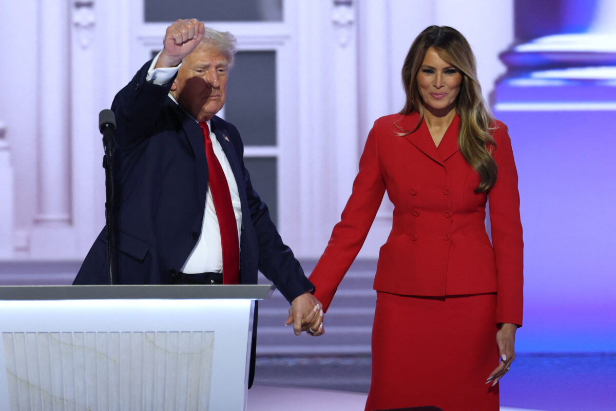 Trump v govoru, ki ga je spremljala tudi Melania: Na svoji strani imam Boga