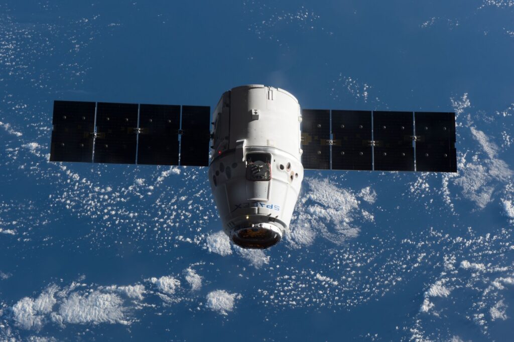 SpaceX, Dragon, vesoljsko plovilo