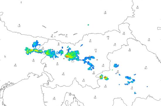 Ponekod že plohe in nevihte: poglejte, kako se premikajo po Sloveniji