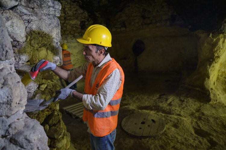 V turškem mestu Midyat odkrili podzemno mesto
