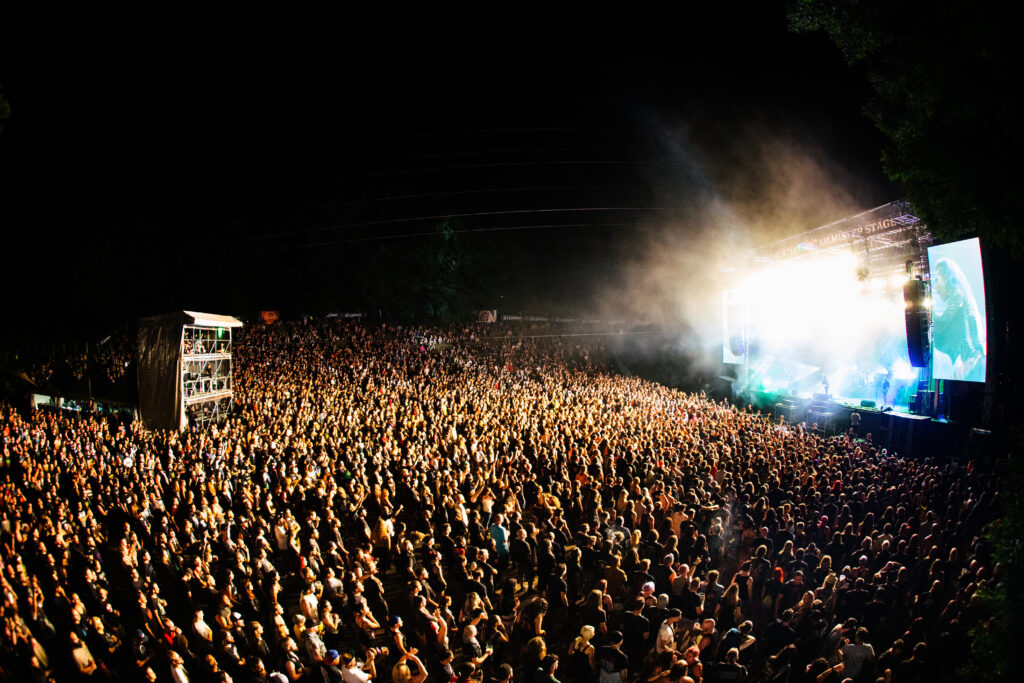 Množica obiskovalcev na festivalu Metal Days leta 2019