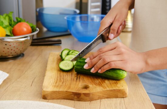 Trik za najboljšo poletno kumarično solato