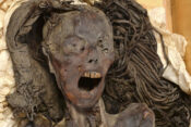 mumija kričeče ženske