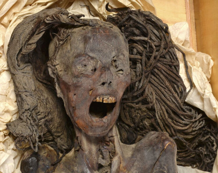 mumija kričeče ženske