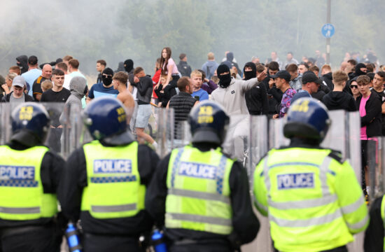 Protesti proti priseljencem na Otoku