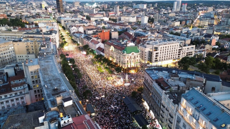 Velik protest v Beogradu