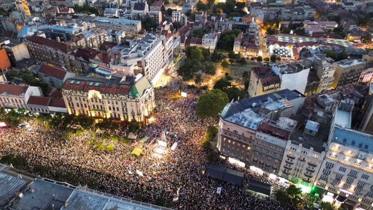 Velik protest v Beogradu