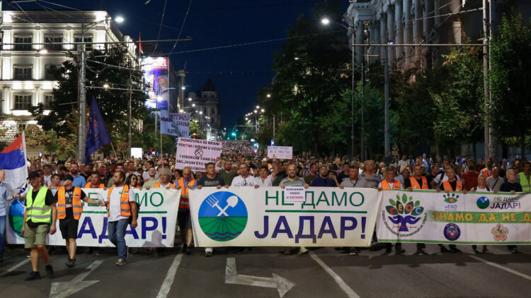 Velik protest v Beogradu