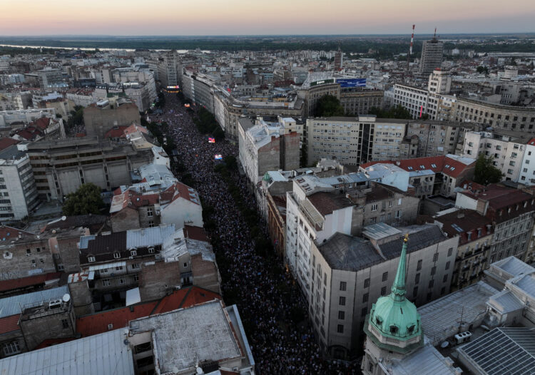 Sinočnji protesti v Beogradu