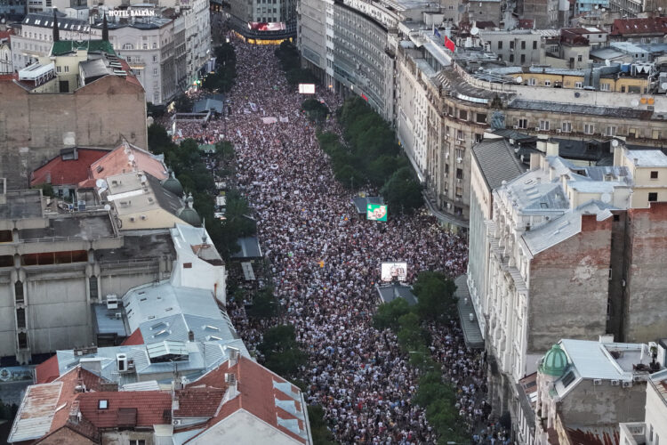 Sinočnji protesti v Beogradu