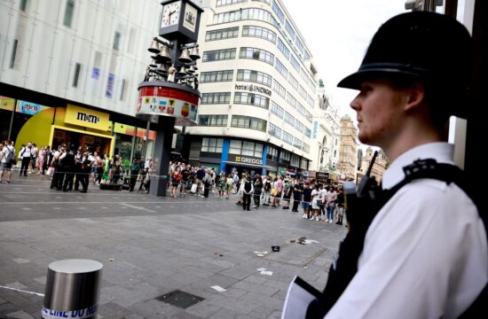 Leicester Square po napadu moškega z nožem