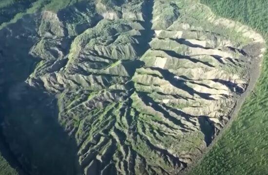 Krater Batagajka, Vrata Pekla, Rusija, Sibirija, podnebne spremembe, permafrost