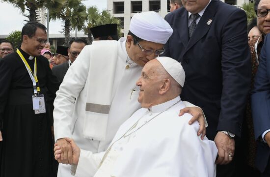 papež Frančišek in imamom Nasarudin Umar