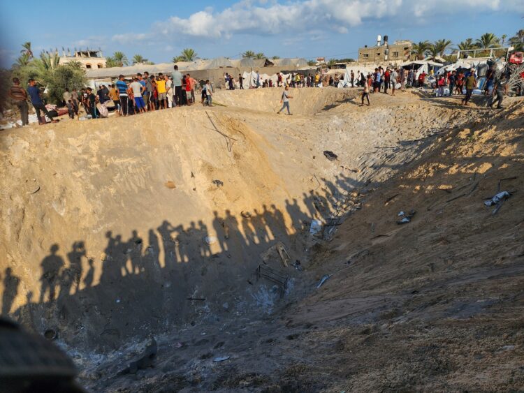 napad na šotorsko taborišče Al Mavasi v Han Junisu, gaza, izrael, palestinci