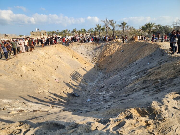 napad na šotorsko taborišče Al Mavasi v Han Junisu, gaza, izrael, palestinci