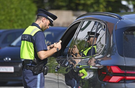 Nemčija na vseh kopenskih mejah uvaja nadzor