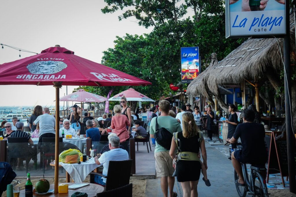 turisti na plaži