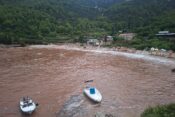 Zaliv na Korčuli je po neurju popolnoma spremenil podobo.