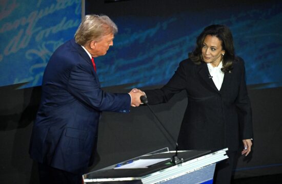 Donald Trump, Kamala Harris, volitve, zda, soočenje, rokovanje