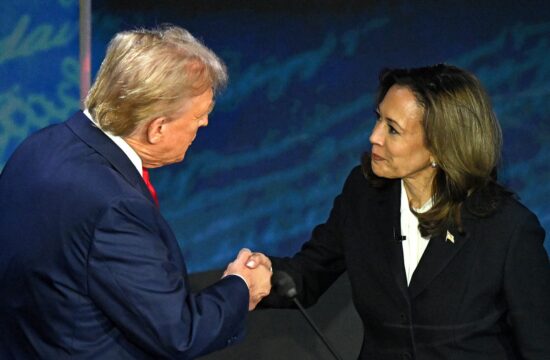 Donald Trump, Kamala Harris, volitve, zda, soočenje, rokovanje