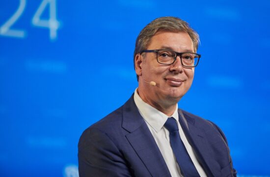 Vučić podpisal soglasje za obvezno služenje vojaškega roka