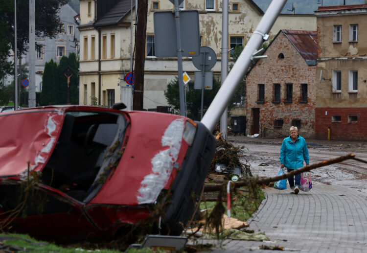 Opustošenje po poplavah na Poljskem