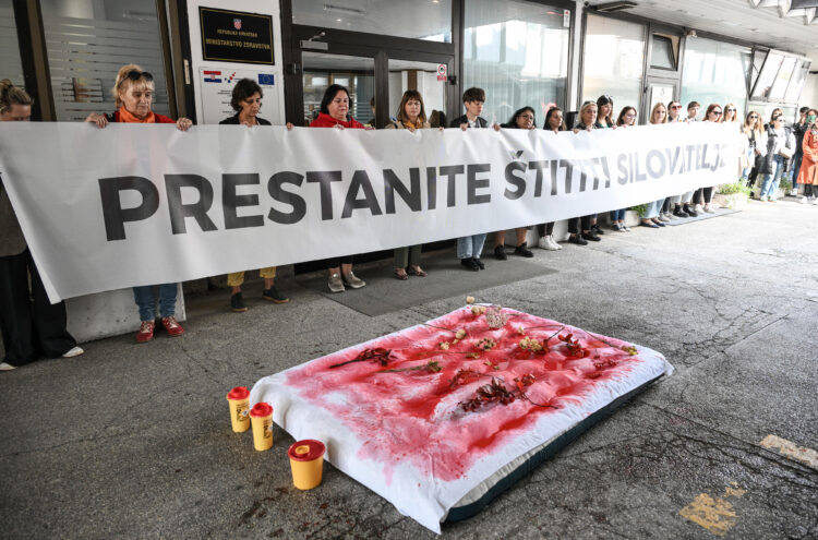 Protest zaradi primera ginekologa v Osijeku